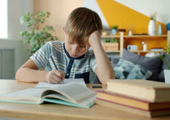 Adaptaciones curriculares: qué son y cómo pedirlas en el centro escolar